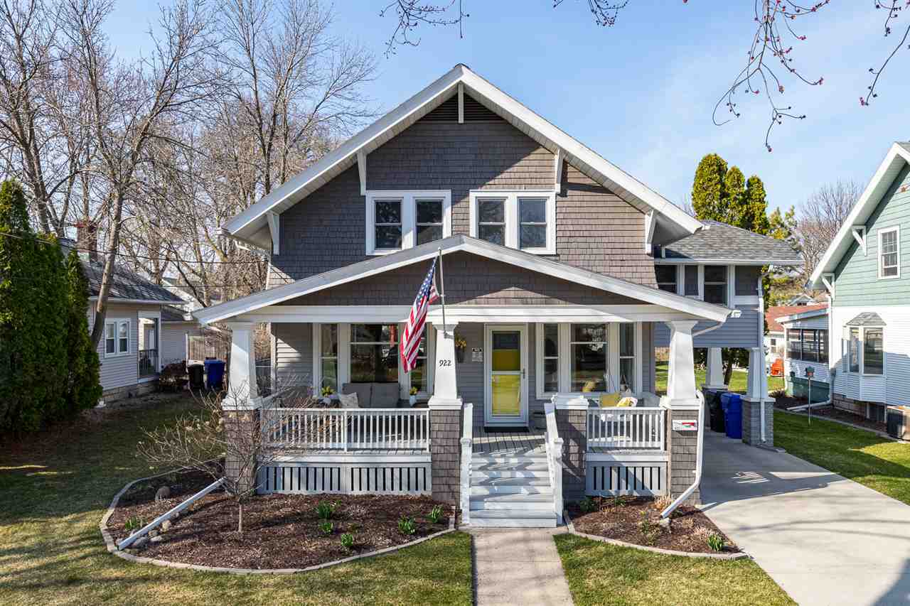 Property Photo: 922 W Winnebago Street WI 54914