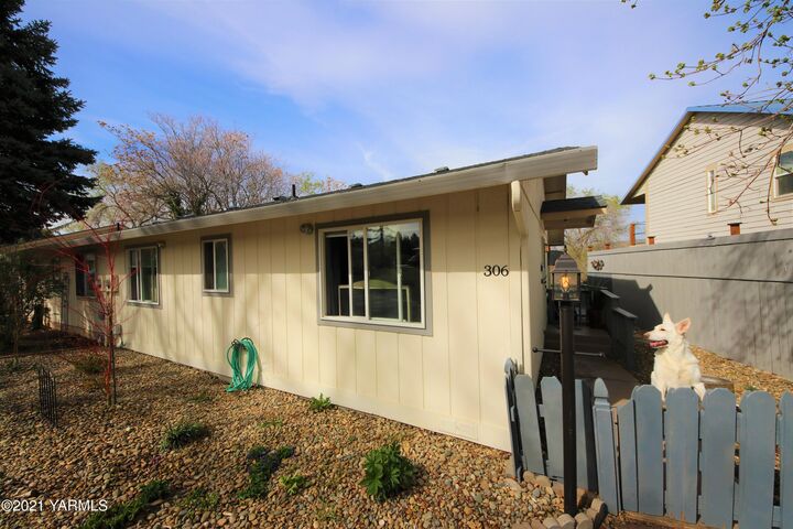 306 N 18th Ave  Yakima WA 98902 photo