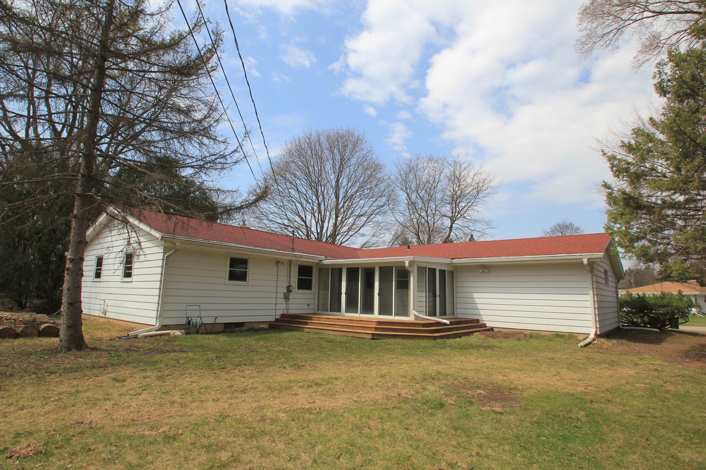 Property Photo:  8960 N Silver Brook Ln  WI 53223 