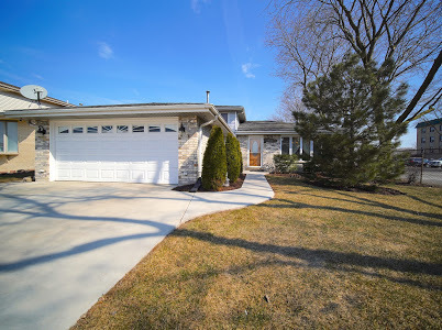 Property Photo:  8041 S Oconto Street  IL 60455 