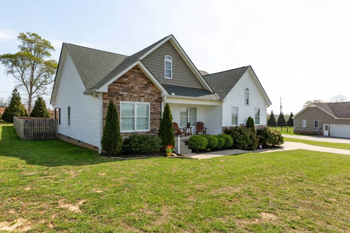 Property Photo:  1654 Leaf Ln  TN 37015 