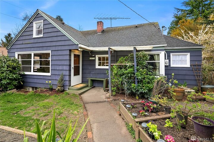 Property Photo:  3539 NE 93rd St  WA 98115 