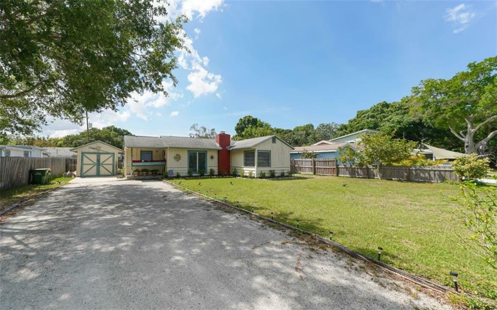 Property Photo:  2336 Pelican Drive  FL 34237 