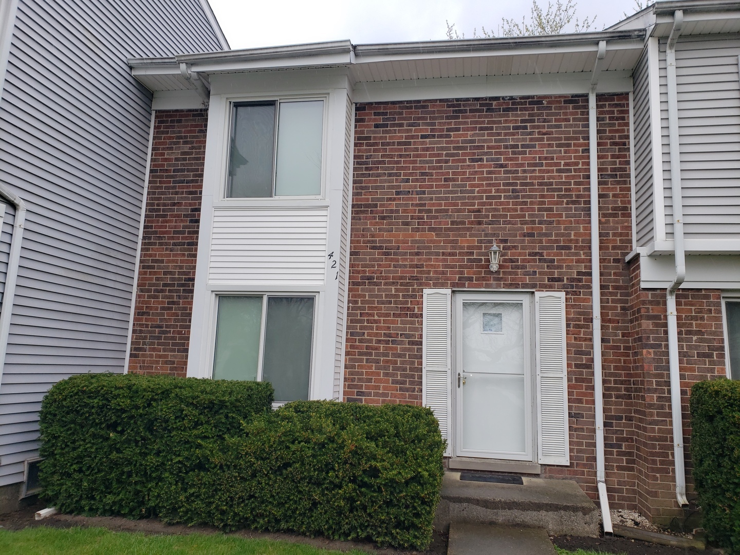 Property Photo: 421 Standish Court IL 60440