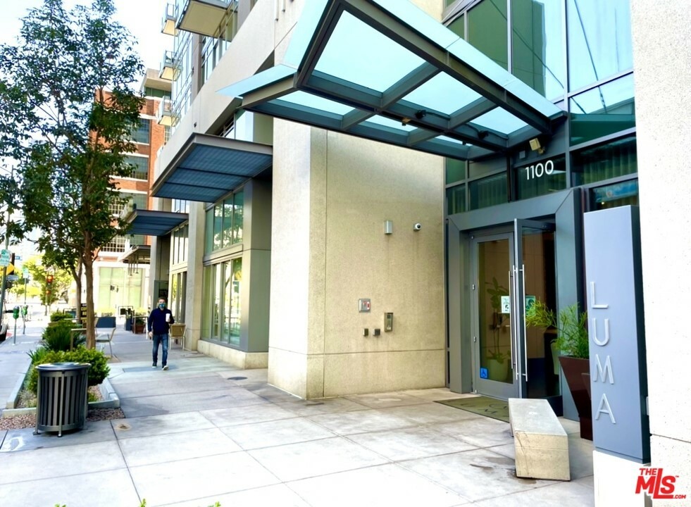 Property Photo:  1100 S Hope Street 1409  CA 90015 