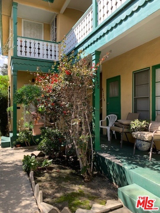 Property Photo:  4526 St Elmo Drive  CA 90019 