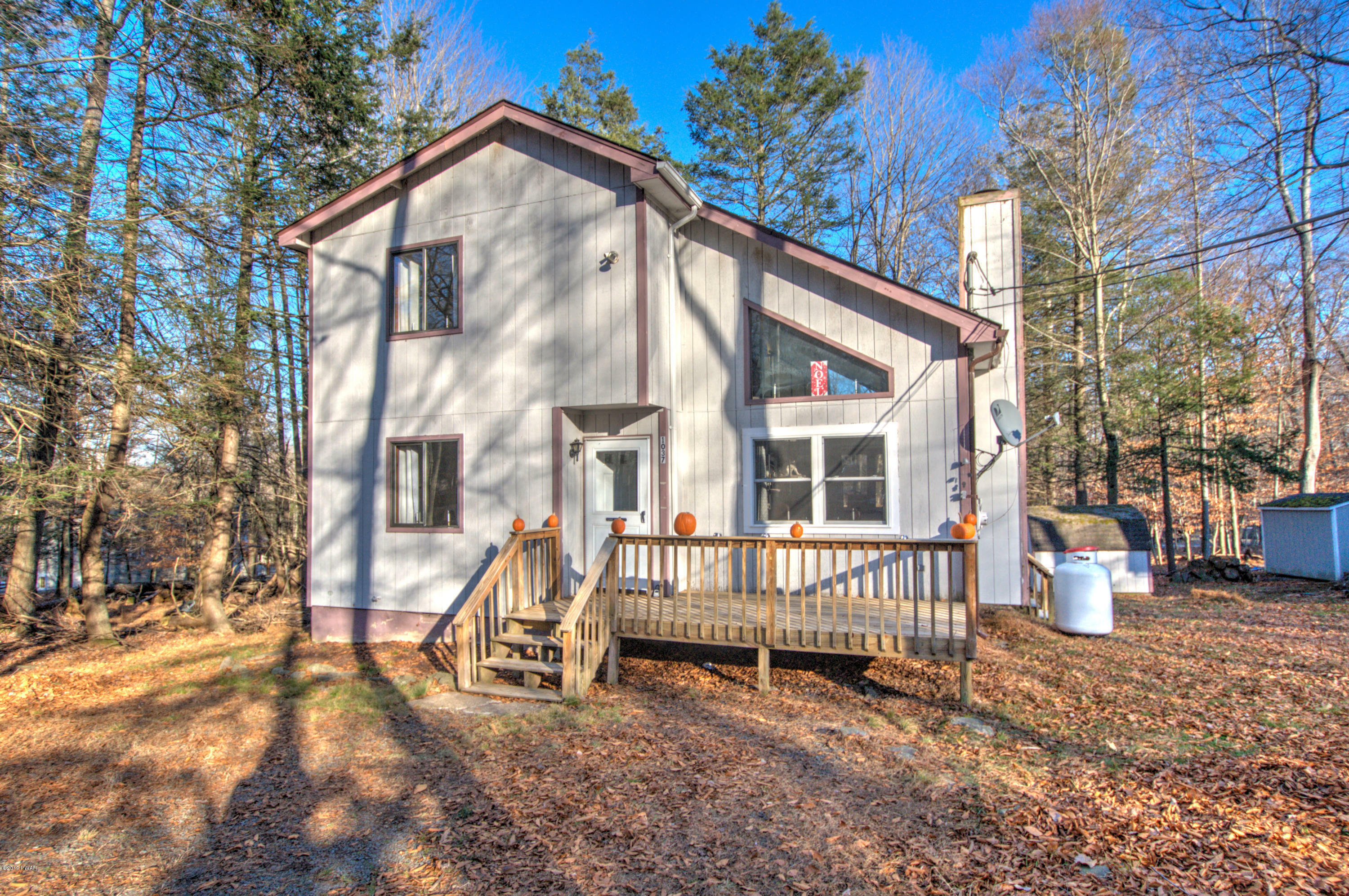 Property Photo:  1037 Lakeshore Drive  PA 18436 