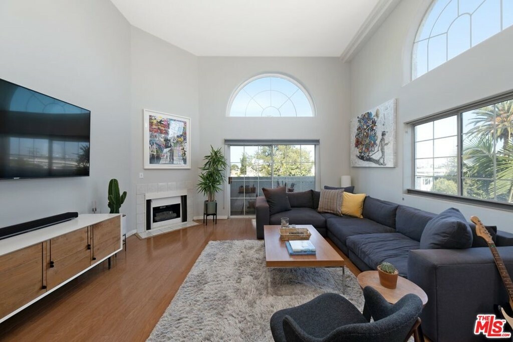 Property Photo:  3743 S Canfield Avenue 301  CA 90034 