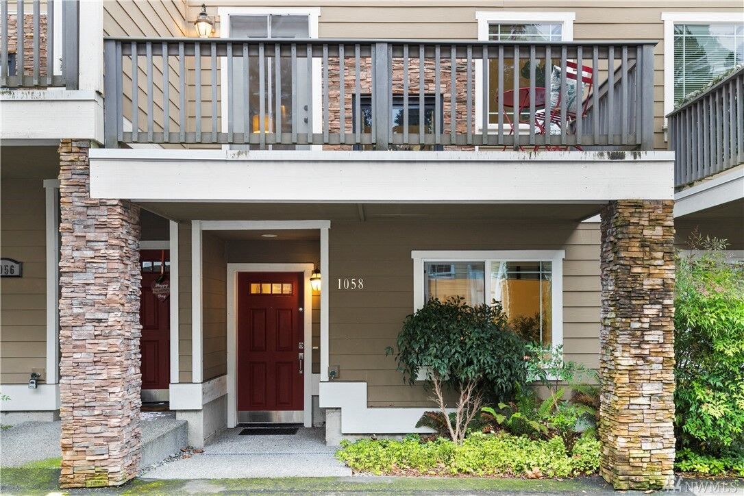 Property Photo:  1058 215th Place SE  WA 98021 