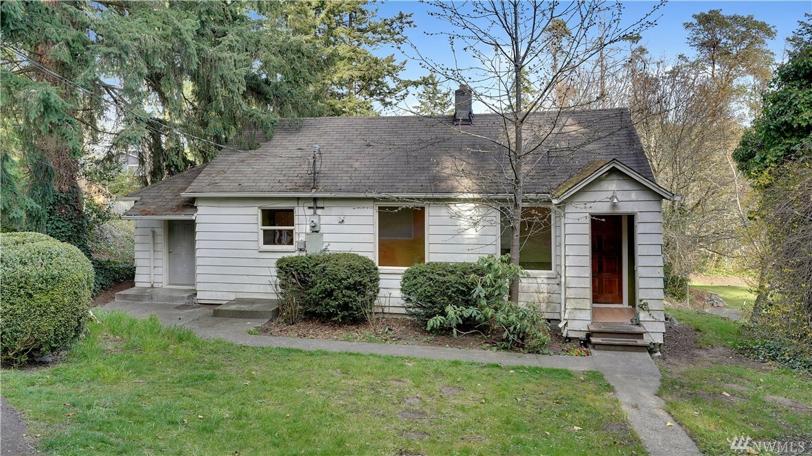 Property Photo: 9417 Peacock Hill Ave WA 98332