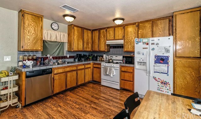 Property Photo:  18044 Live Oak Street  CA 92345 