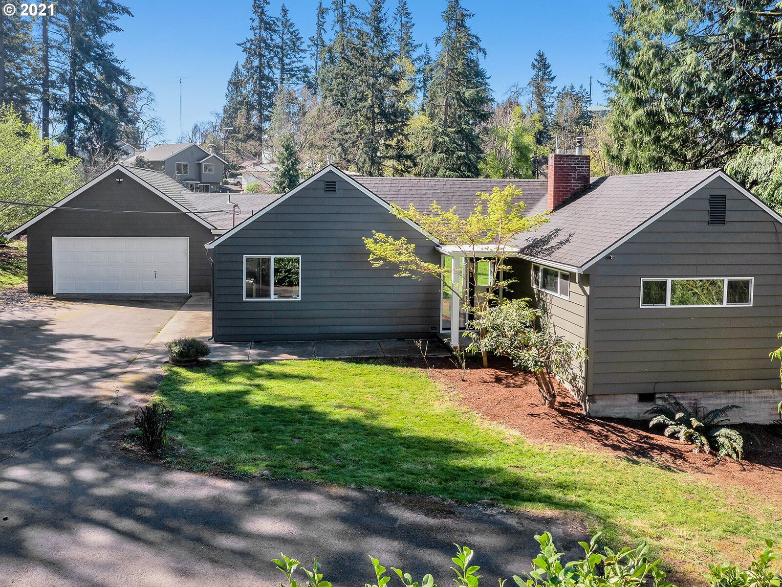 Property Photo:  4610 SE Hill Rd  OR 97267 