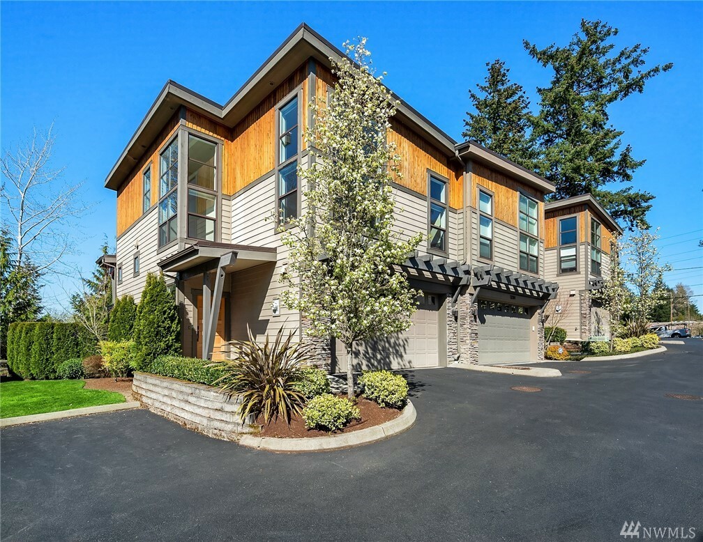 Property Photo: 12310 NE 84th Lane 8 WA 98033