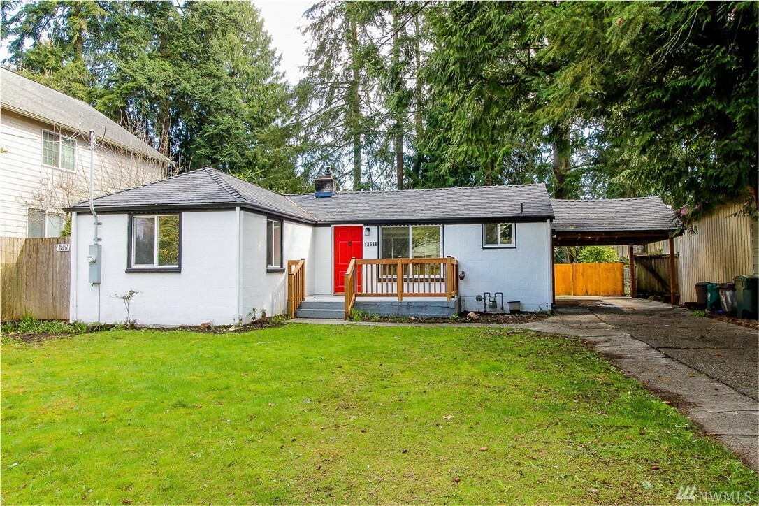 Property Photo:  13518 Wallingford Ave N  WA 98133 