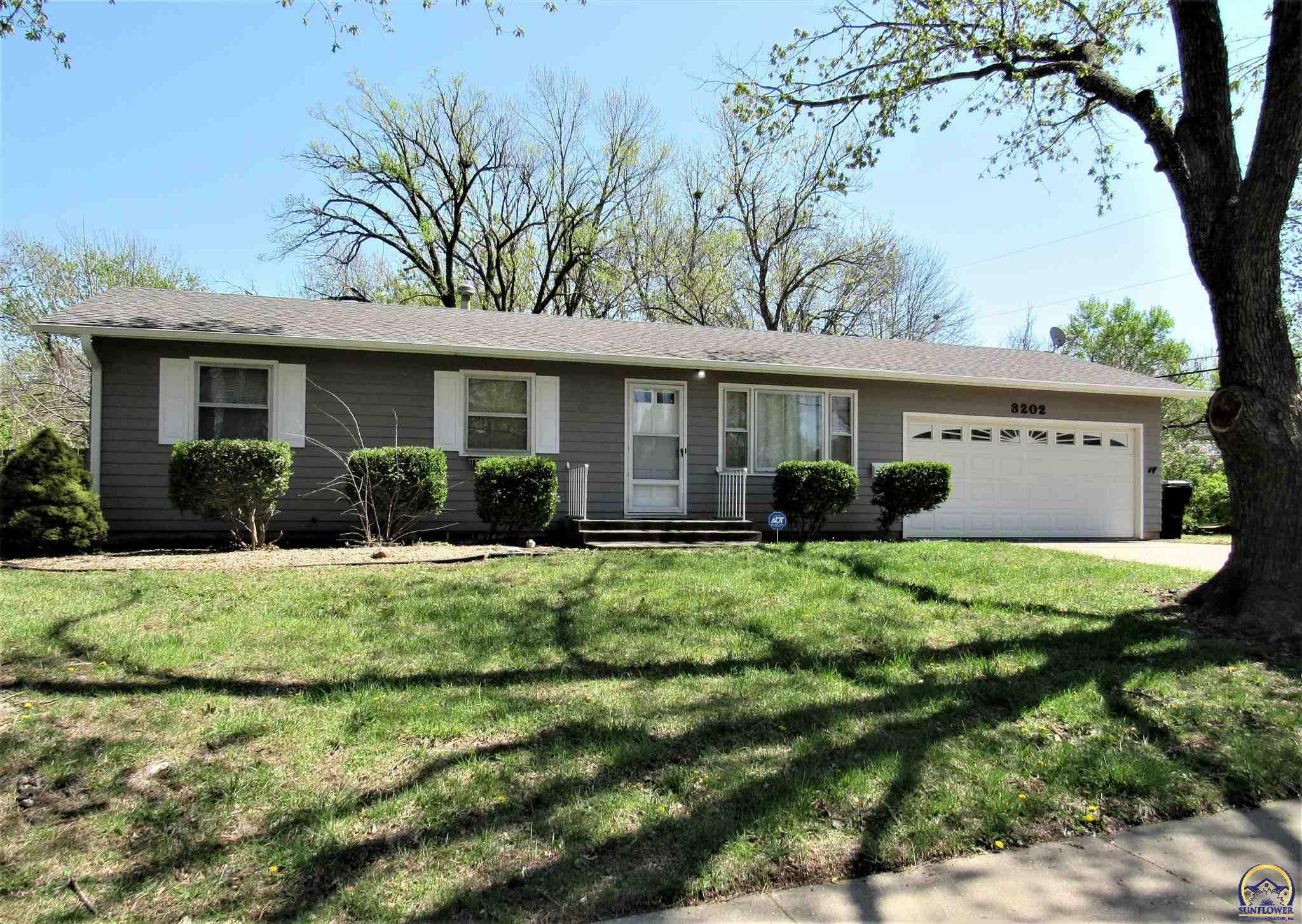 3202 SW Westwood Dr  Topeka KS 66614 photo