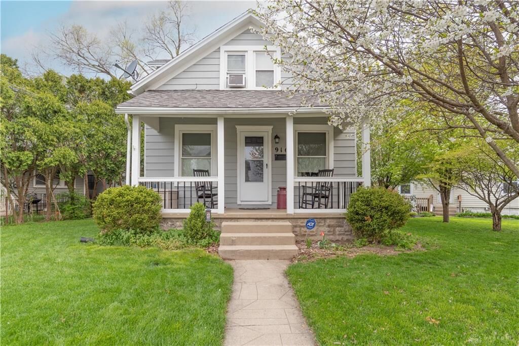 Property Photo: 916 Kent Lane OH 45373