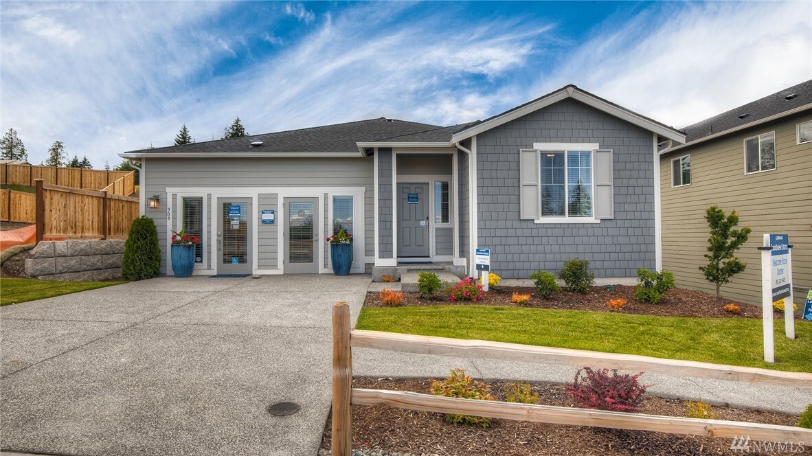 Property Photo: 12910 179th St E WA 98374