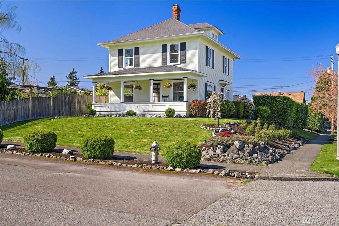 Property Photo:  624 S Lawrence St  WA 98405 