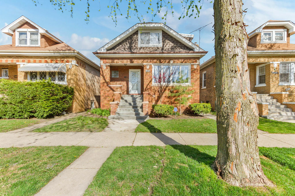 Property Photo:  3707 Grove Avenue  IL 60402 