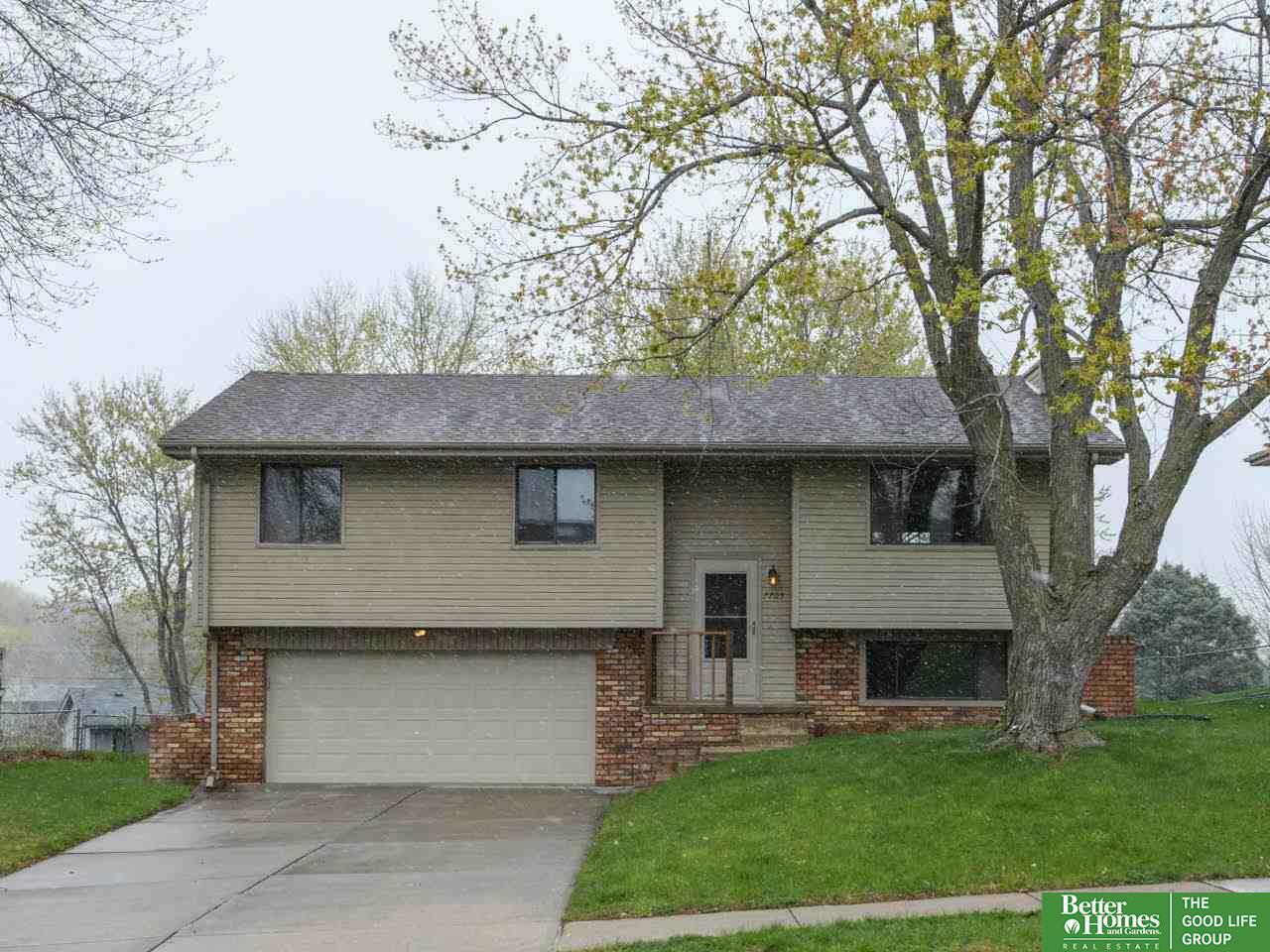 Property Photo:  7705 Cottonwood  NE 68128 