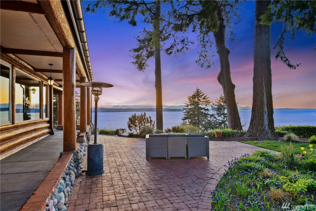Property Photo: 14403 24th Ave SW WA 98166