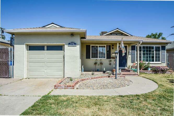 Property Photo:  629 Lupton Street  CA 95337 