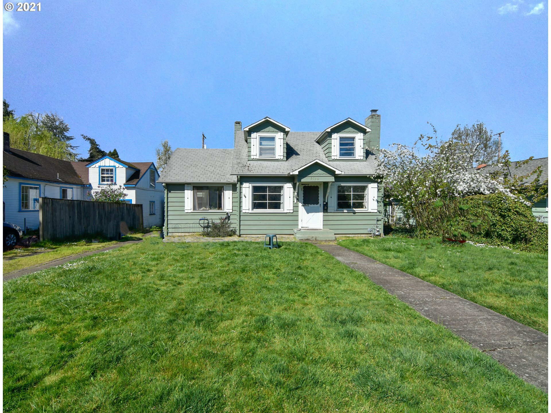 Property Photo: 2716 Harris St OR 97405