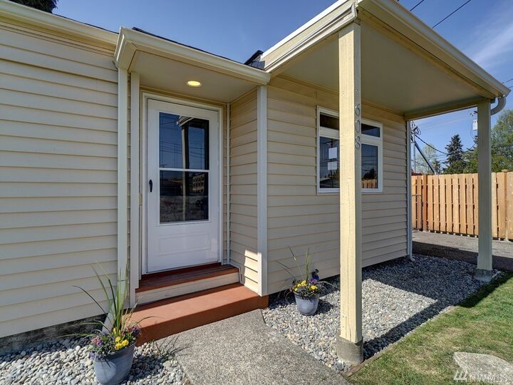 Property Photo:  608 S Howard St  WA 98465 