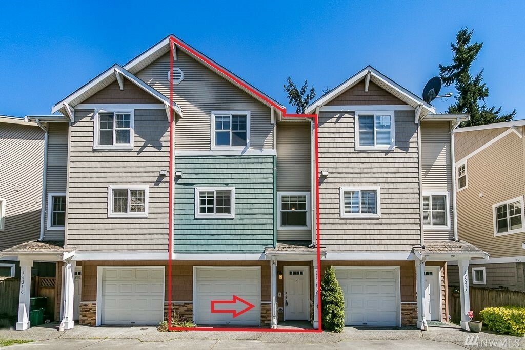 Property Photo:  12524 B 26th Ave NE  WA 98125 