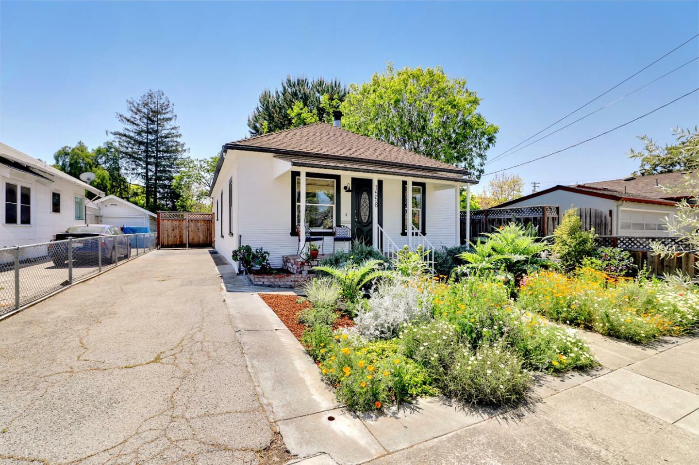 Property Photo:  1558 Santa Clara Street  CA 95050 