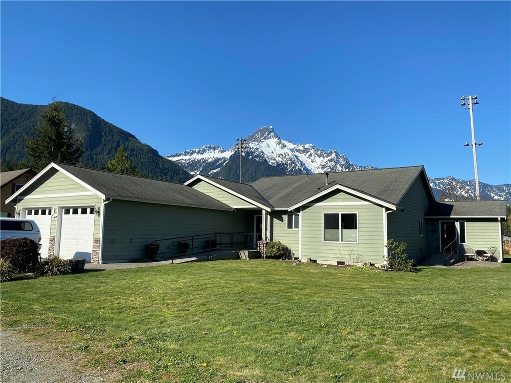 Property Photo:  429 Trail St W  WA 98241 