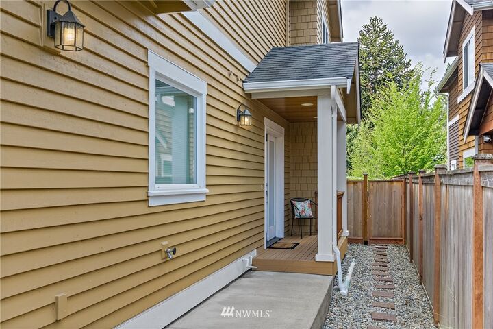 Property Photo: 9105 Matthews Place NE WA 98115
