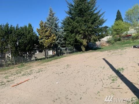 Property Photo:  351 Eastmont Ave  WA 98802 