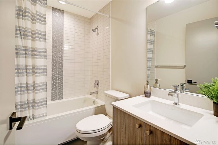 Property Photo: 3104 SW Avalon Wy C WA 98126