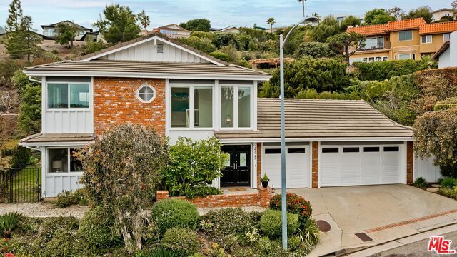 Property Photo:  2555   Cordelia Rd  CA 90049 