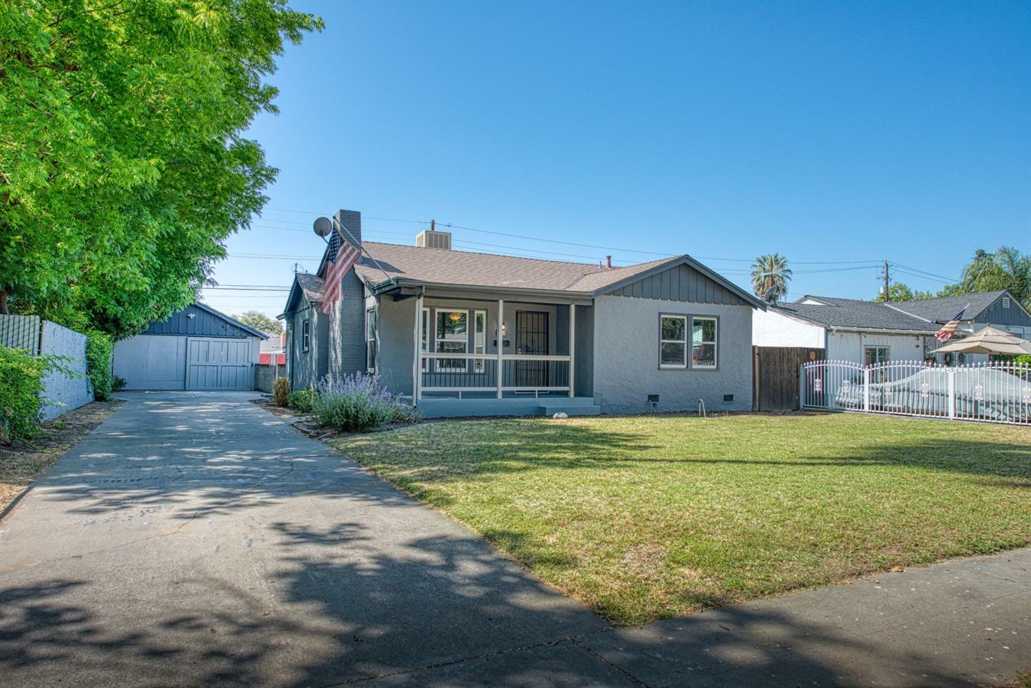 1924 E Vassar Avenue  Fresno CA 93703 photo