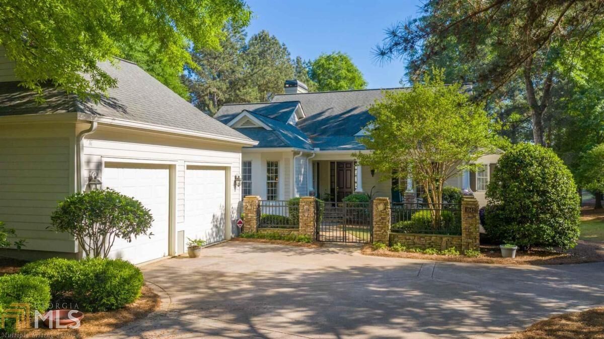 Property Photo: 1041 Olde Chapel Ln GA 30642