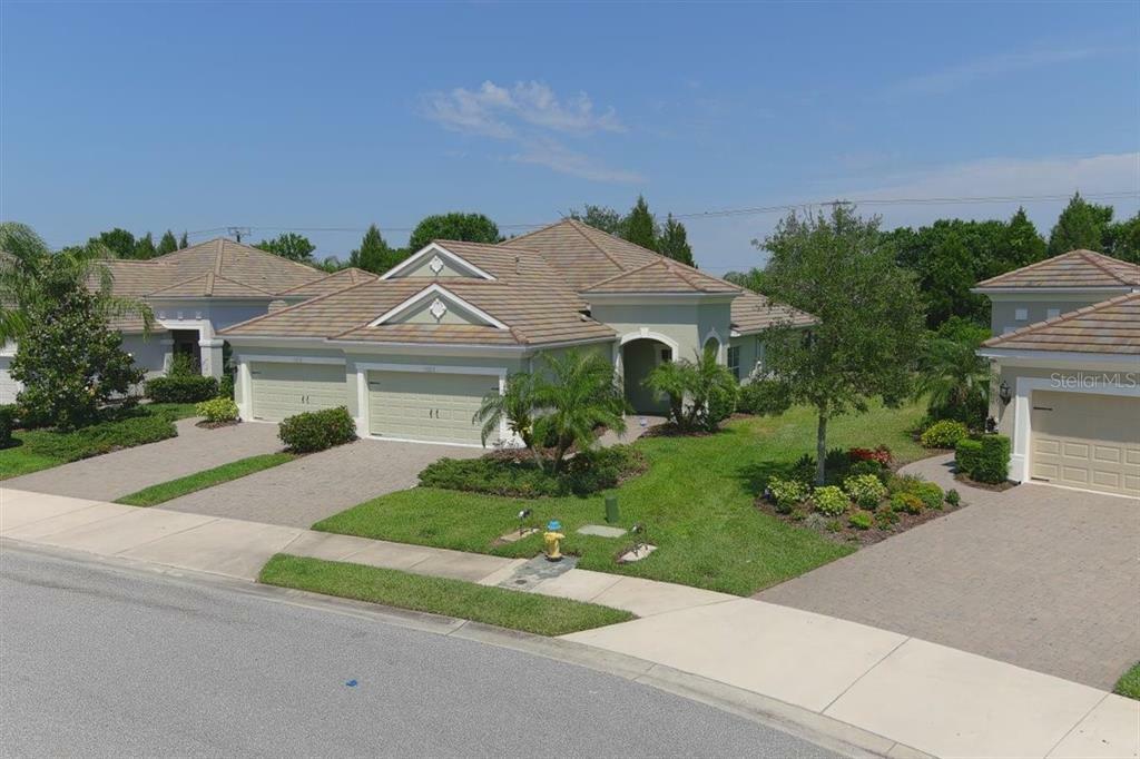 Property Photo:  5010 Maymont Park Circle  FL 34203 