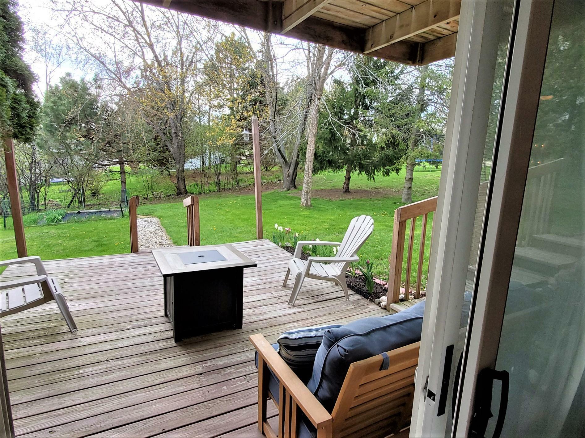 Property Photo:  906 Squire Ln  WI 53090 