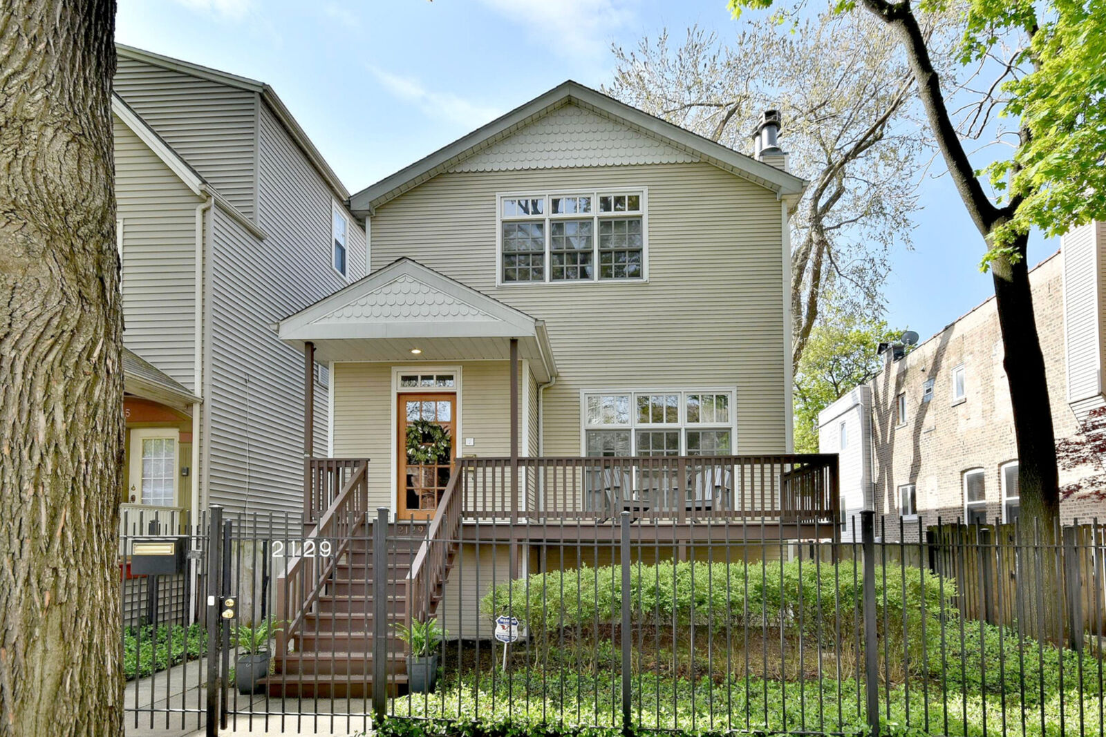 Property Photo: 2129 W Warner Avenue IL 60618