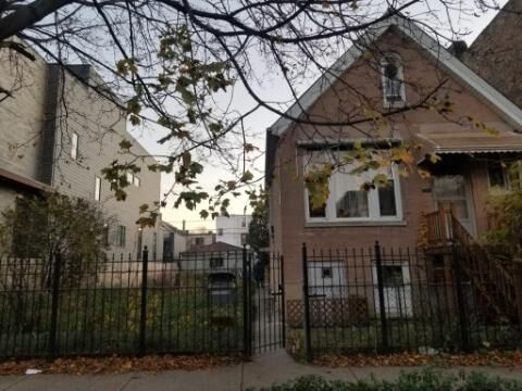 Property Photo:  2221 - 2223 W Huron Street  IL 60612 