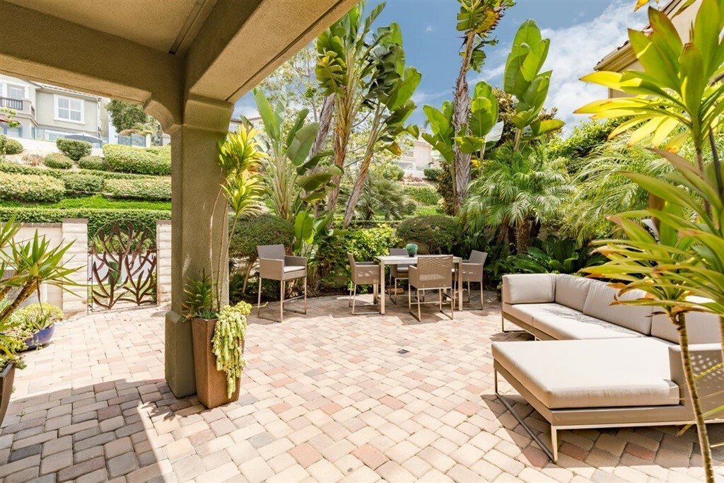 Property Photo:  7485 Seashell Ct  CA 92011 