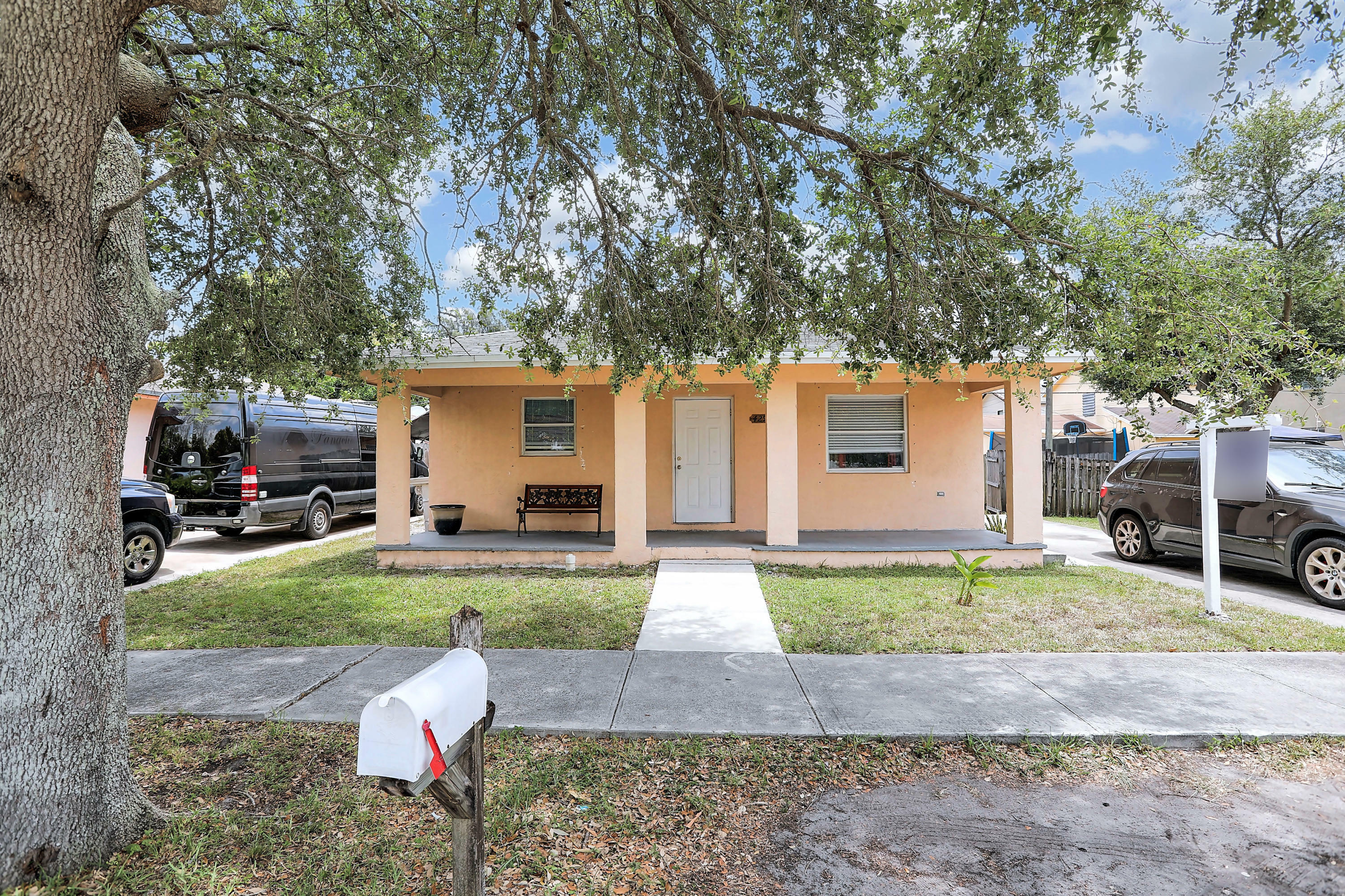 Property Photo: 4294 SW 56th Avenue FL 33314