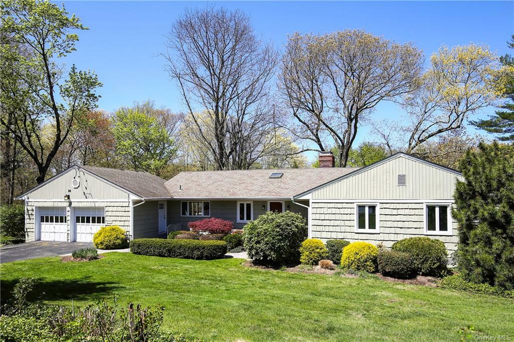 Property Photo:  25 Windingwood Road N  NY 10573 