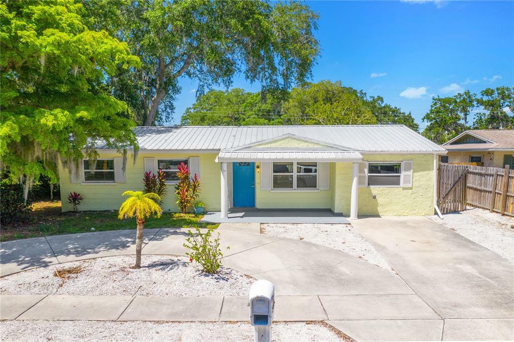 Property Photo:  4929 Brookmeade Drive  FL 34232 