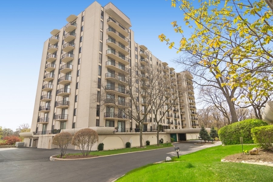 Property Photo: 190 S Wood Dale Road 1008 IL 60191