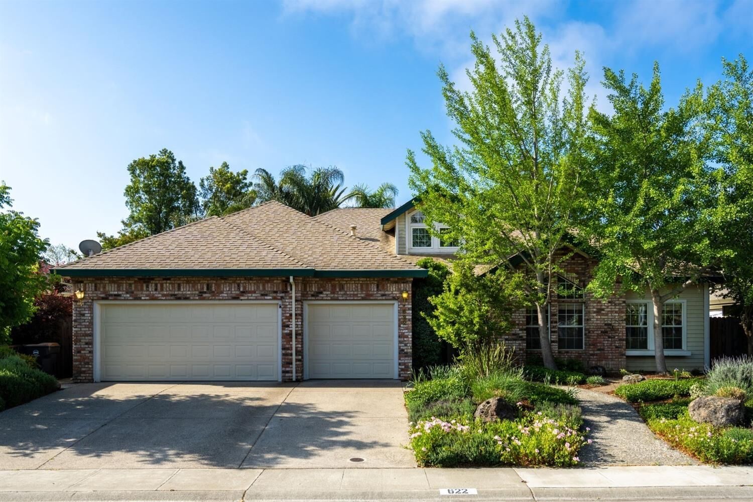 Property Photo: 622 Bluebird Place CA 95616