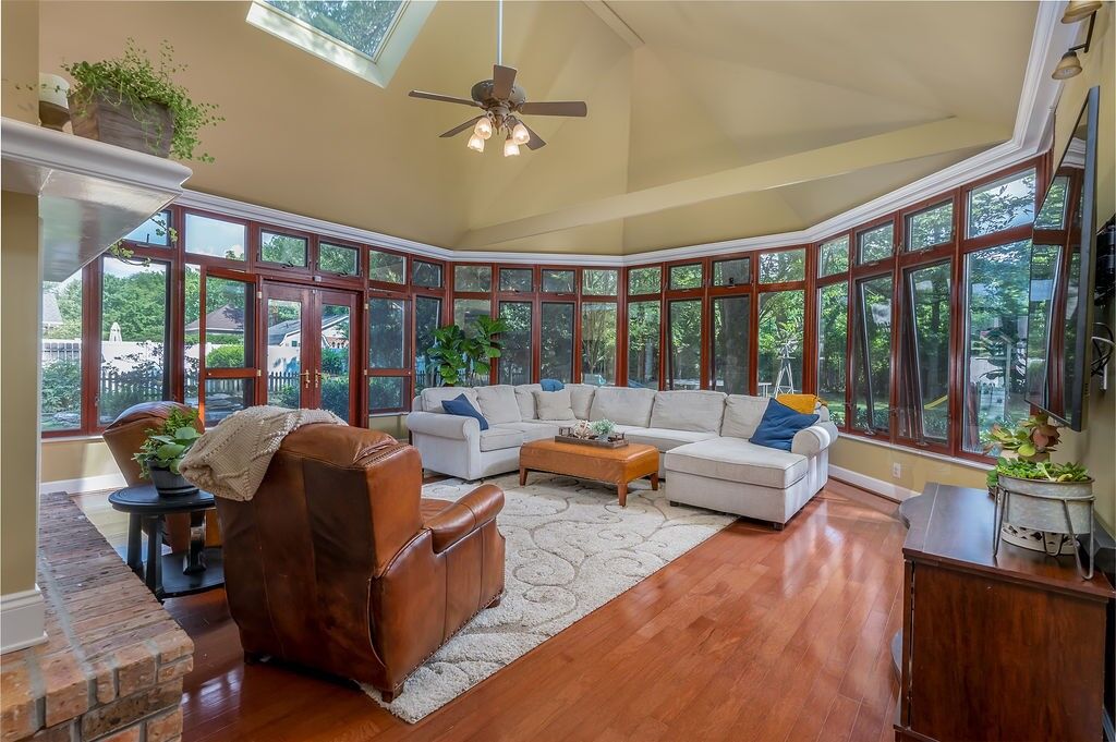 Property Photo:  315 Regal Dr  TN 37129 