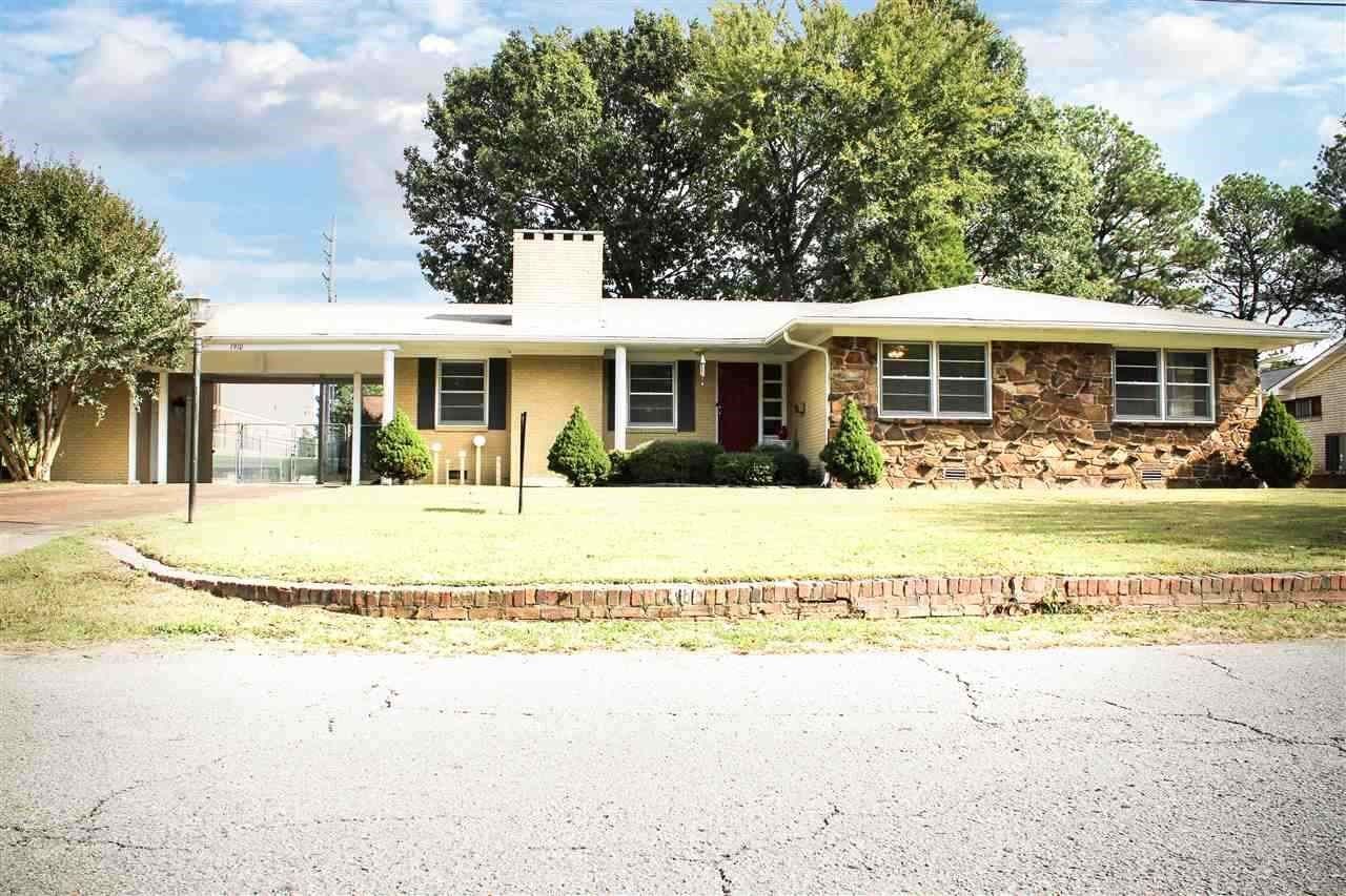 Property Photo:  1910 Sherwood Drive  AR 72401 
