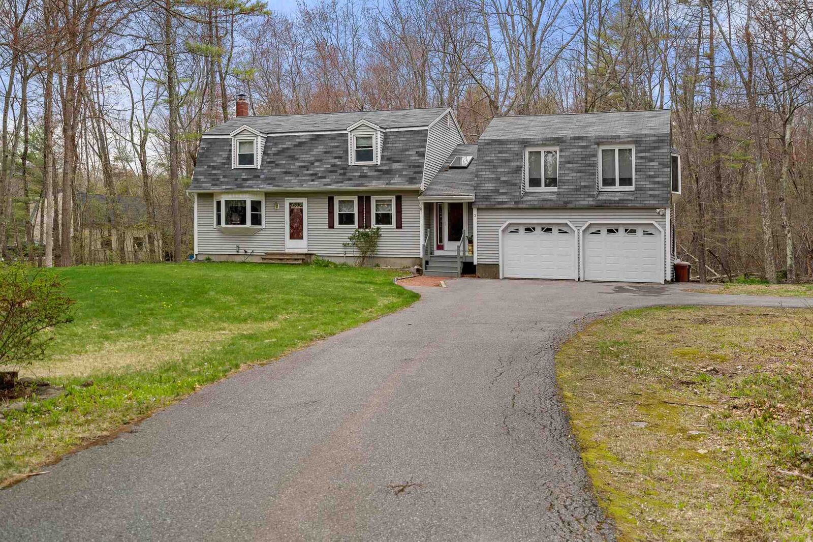 Property Photo:  3 McEvoy Drive  NH 03032 